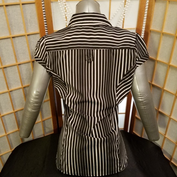 Woman's Top - Picture 3 of 5